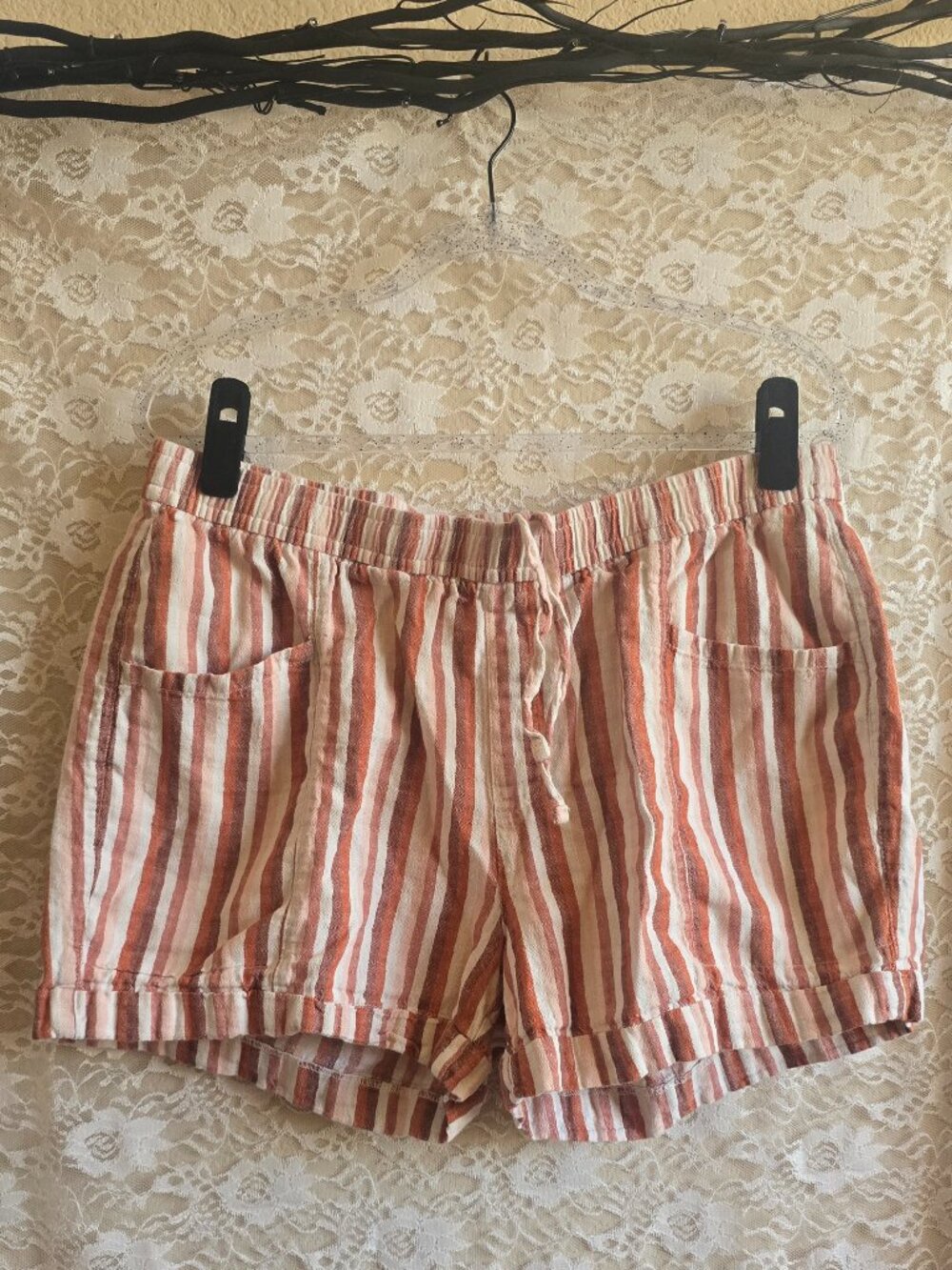 Red & White Striped Cuffed Shorts - Old Navy - Boho - Y2K - Striped Shorts - Lrg